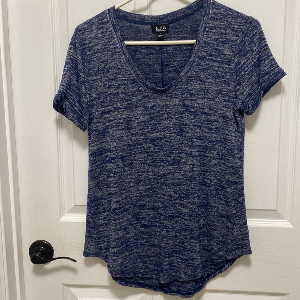 a.n.a A NEW APPROACH knit top size M  48% polyester,48% rayon,4%spandex preowned